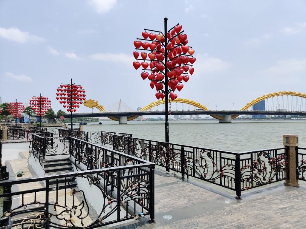 사랑의 부두 (Love Lock Bridge) 근처